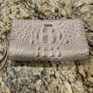 Brahmin Daisy Pumice Melbourne Wristlet